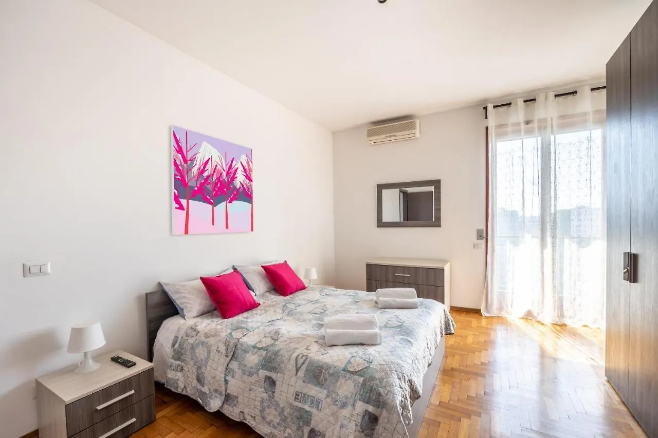 Terrazza Con VistaCasa Con Parcheggio Gratuito Apartment Milan Italy