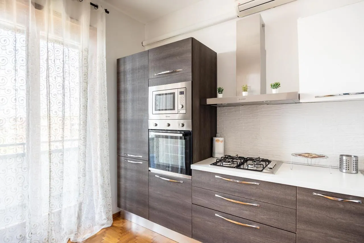 Terrazza Con VistaCasa Con Parcheggio Gratuito Apartment Milan