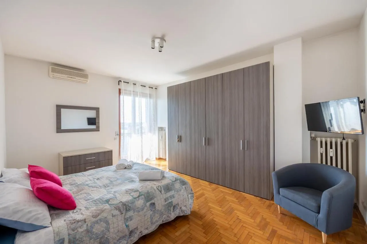 Terrazza Con VistaCasa Con Parcheggio Gratuito Apartment Milan