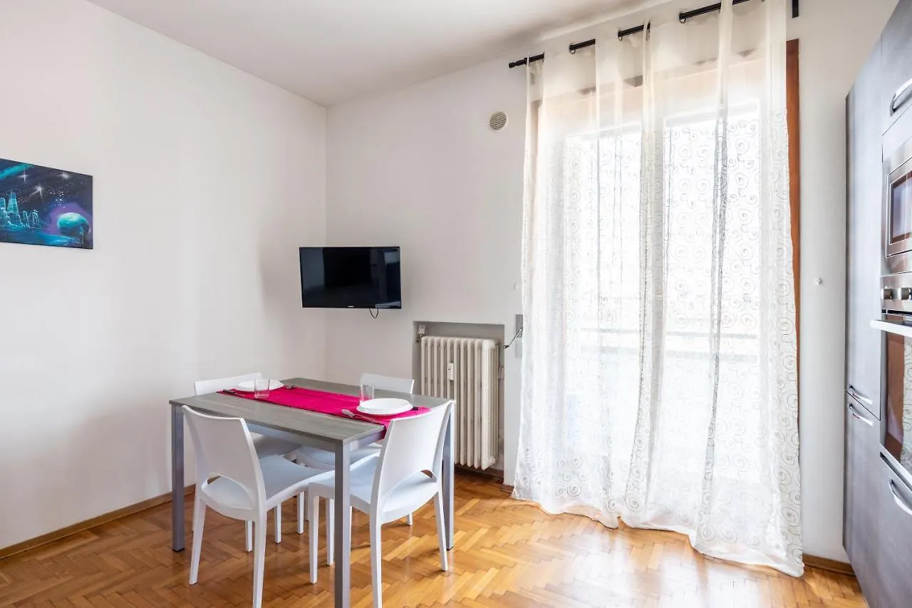 Terrazza Con VistaCasa Con Parcheggio Gratuito Apartment Milan